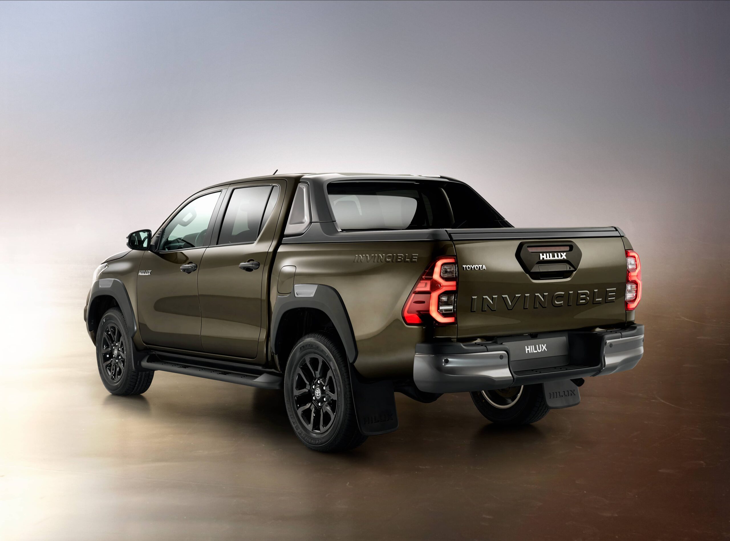 Toyota HILUX 2.8 D4D AUT 204 CP INVINCIBLE X